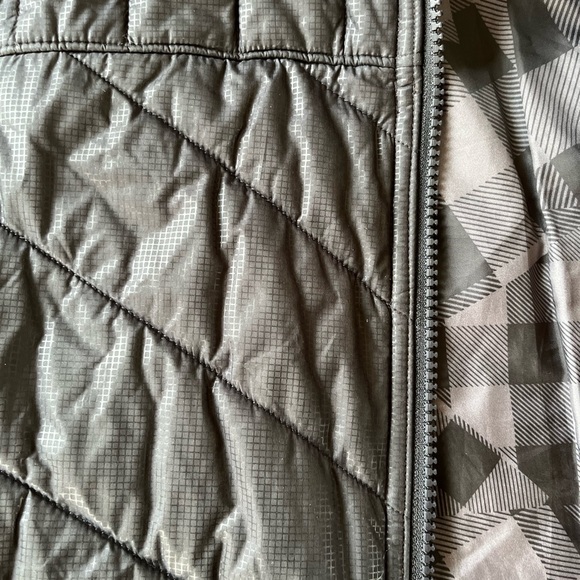 Under Armour Vest - Picture 3 of 7